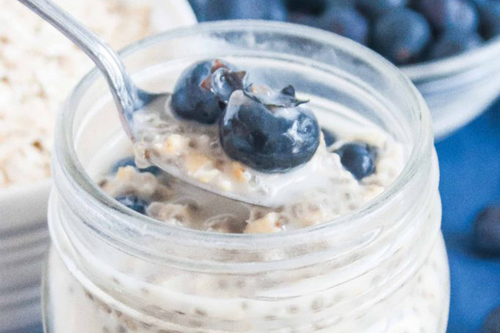 Recipe: Blueberry Vanilla Collagen Overnight Oats!